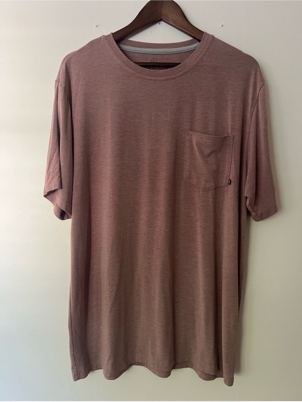 Free Fly Apparel Short Sleeve Pocket Tee in Mauve, mens L, athleisure casual